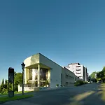 De