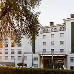 De 4*