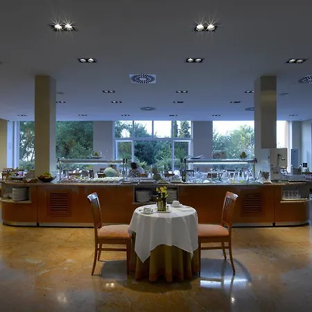 Hotel De 4*